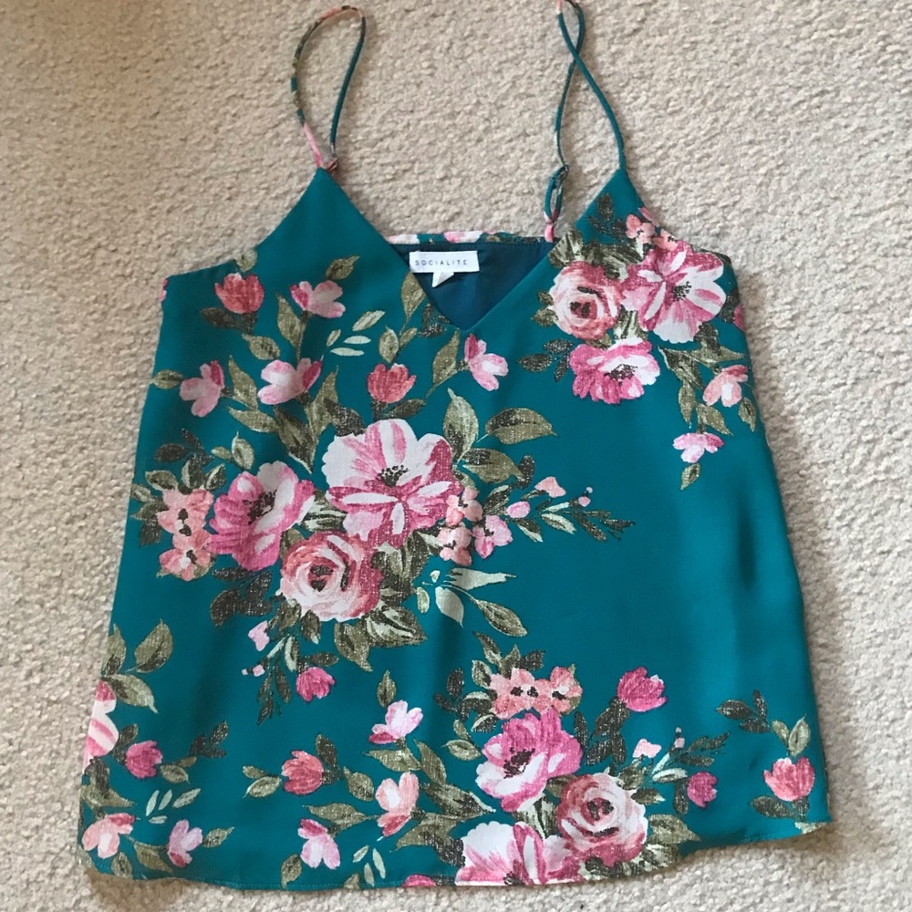 Socialite v neck top